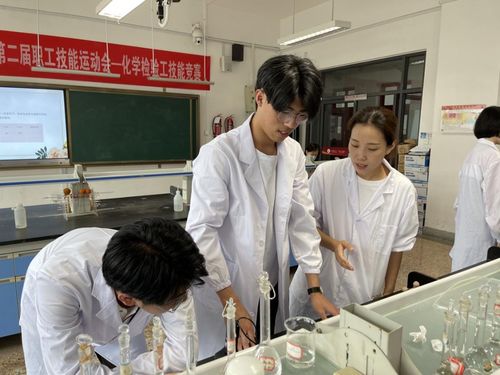 生物化工系党支部陈洁老师开设党员示范课 水中氟含量测定与生物化工产品技术研发